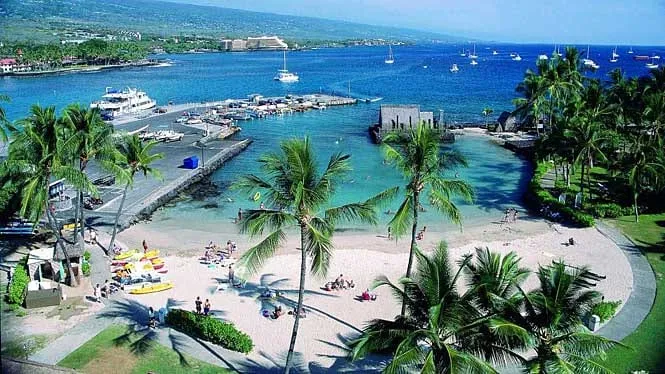 Kamakahonu Beach and Kailua Pier from above, with Ahuena Heiau and the harbor at Kailua-Kona.