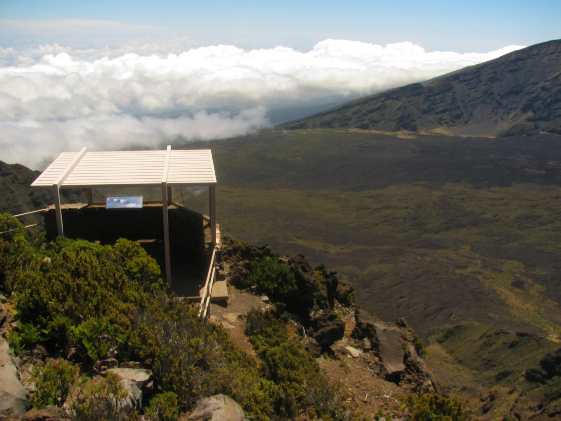 The Leleiwi Overlook shelter on the rim of Haleakala crater as clouds drift in.
