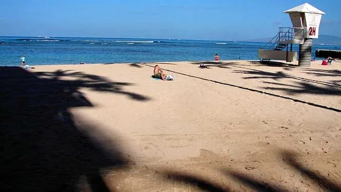 The lifeguard tower and calm water at Sans Souci Beach, at the Diamond Head end of Waikiki.